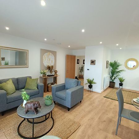 Snuggle Inn - Riverside Apartments - Views Over Looking London River Thames, Close To O2 Arena, London Excel, London City Airport, Thames Clipper- River Boat Service, Woolwich Ferry, Onsite Parking, Twin Room Option Available Exteriér fotografie