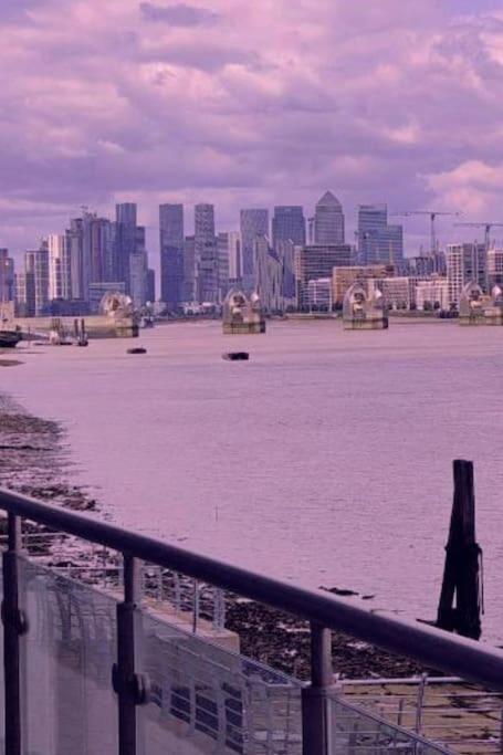 Snuggle Inn - Riverside Apartments - Views Over Looking London River Thames, Close To O2 Arena, London Excel, London City Airport, Thames Clipper- River Boat Service, Woolwich Ferry, Onsite Parking, Twin Room Option Available Exteriér fotografie