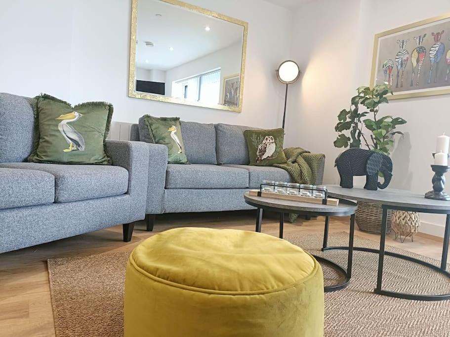 Snuggle Inn - Riverside Apartments - Views Over Looking London River Thames, Close To O2 Arena, London Excel, London City Airport, Thames Clipper- River Boat Service, Woolwich Ferry, Onsite Parking, Twin Room Option Available Exteriér fotografie