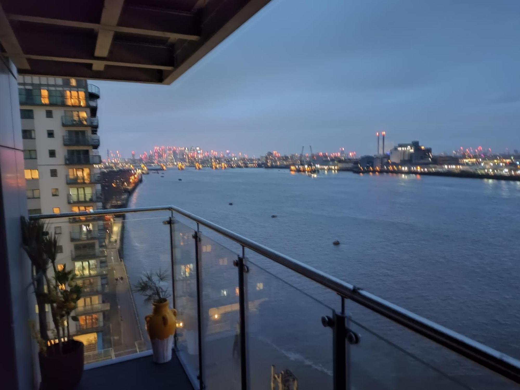 Snuggle Inn - Riverside Apartments - Views Over Looking London River Thames, Close To O2 Arena, London Excel, London City Airport, Thames Clipper- River Boat Service, Woolwich Ferry, Onsite Parking, Twin Room Option Available Exteriér fotografie